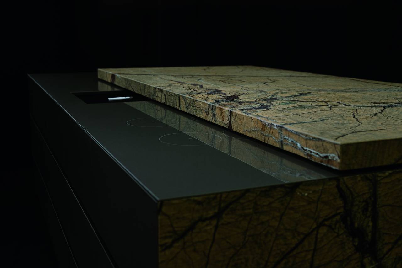 Piano scorrevole in pietra naturale Rainforest Gold spazzolato di Lapitec
