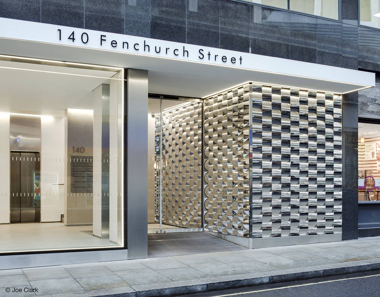L'ingresso di 140 Fenchurch Street a Londra