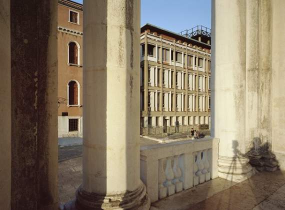 Sede centrale dell'INAIL a Venezia, 1950-61. Foto di Claudio Sabatino, 2017